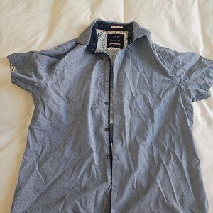 Men's shirt sleeve button down shirt